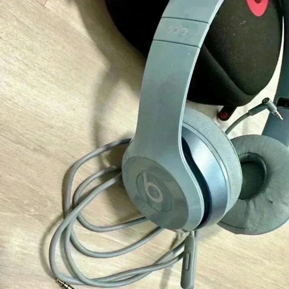 Beats by Dr. Dre Solo On-Ear Headphones‎ - Light Blue - Picture 9 of 16